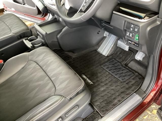 オデッセイ アブソルート・ホンダセンシング　オーディオレス　両側電動スライドドア　ＬＥＤヘッドランプ　ｉストップ　キーフリー　バックモニター　Ｐシート　オートクルーズコントロール　ウォークスルー　サイドエアバッグ　オートエアコン　横滑り防止装置（49枚目）