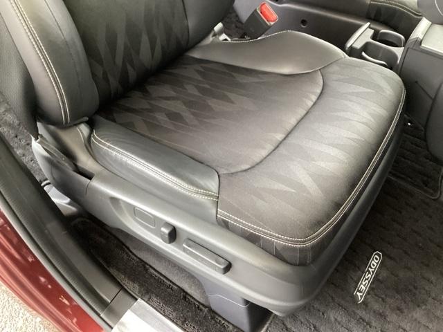 オデッセイ アブソルート・ホンダセンシング　オーディオレス　両側電動スライドドア　ＬＥＤヘッドランプ　ｉストップ　キーフリー　バックモニター　Ｐシート　オートクルーズコントロール　ウォークスルー　サイドエアバッグ　オートエアコン　横滑り防止装置（53枚目）