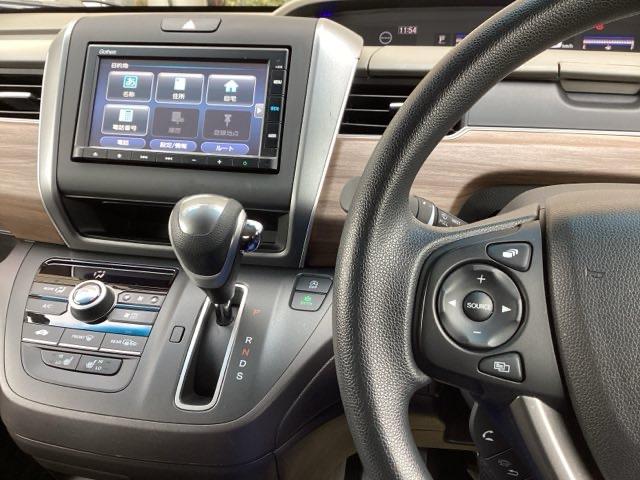 フリード Ｇ　純正ナビ　フルセグ　リアカメラ　Ａクルーズ　３列シート　ＬＥＤヘッドライト　パワーウインドウ　Ｒカメラ　イモビ　ＶＳＡ　ＵＳＢ　エアコン　エアバッグ　スマートキー　ＥＣＯＮモード　シ－トヒ－タ－（2枚目）