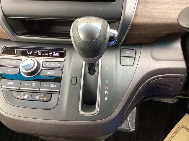 フリード Ｇ　純正ナビ　フルセグ　リアカメラ　Ａクルーズ　３列シート　ＬＥＤヘッドライト　パワーウインドウ　Ｒカメラ　イモビ　ＶＳＡ　ＵＳＢ　エアコン　エアバッグ　スマートキー　ＥＣＯＮモード　シ－トヒ－タ－（14枚目）