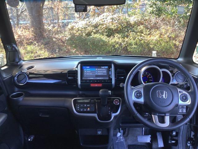 Ｎ－ＢＯＸカスタム Ｇ・ターボＬパッケージ　純正ナビ　フルセグ　リアカメラ　ＡＵＴＯエアコン　ナビＴＶ　地デジテレビ　Ｂカメ　サイドカーテンエアバック　盗難警報装置　横滑防止装置　ＰＳ　ＰＷ　ターボエンジン　運転席エアバッグ　ＥＴＣ付き　ＡＢＳ（3枚目）