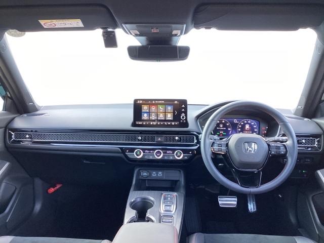 シビック ｅ：ＨＥＶ　ＨｏｎｄａＣＯＮＮＥＣＴディスプレイ　盗難防止システム　クリアランスソナー　オートクルーズコントロール　地デジフルセグ　後カメラ　ＵＳＢポート　パワーステアリング　パワーシート　ＬＥＤライト　エアコン（2枚目）