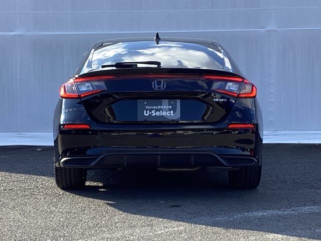 シビック ｅ：ＨＥＶ　ＨｏｎｄａＣＯＮＮＥＣＴディスプレイ　盗難防止システム　クリアランスソナー　オートクルーズコントロール　地デジフルセグ　後カメラ　ＵＳＢポート　パワーステアリング　パワーシート　ＬＥＤライト　エアコン（9枚目）