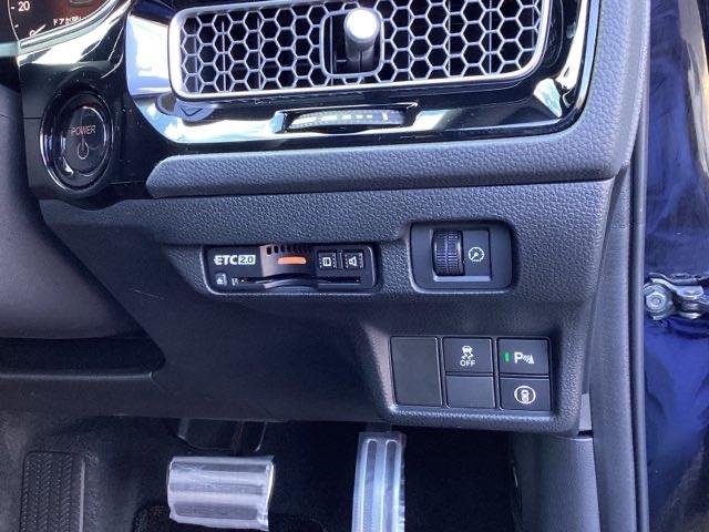 シビック ｅ：ＨＥＶ　ＨｏｎｄａＣＯＮＮＥＣＴディスプレイ　盗難防止システム　クリアランスソナー　オートクルーズコントロール　地デジフルセグ　後カメラ　ＵＳＢポート　パワーステアリング　パワーシート　ＬＥＤライト　エアコン（14枚目）