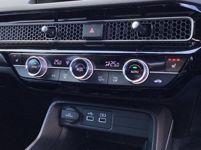 シビック ｅ：ＨＥＶ　ＨｏｎｄａＣＯＮＮＥＣＴディスプレイ　盗難防止システム　クリアランスソナー　オートクルーズコントロール　地デジフルセグ　後カメラ　ＵＳＢポート　パワーステアリング　パワーシート　ＬＥＤライト　エアコン（15枚目）