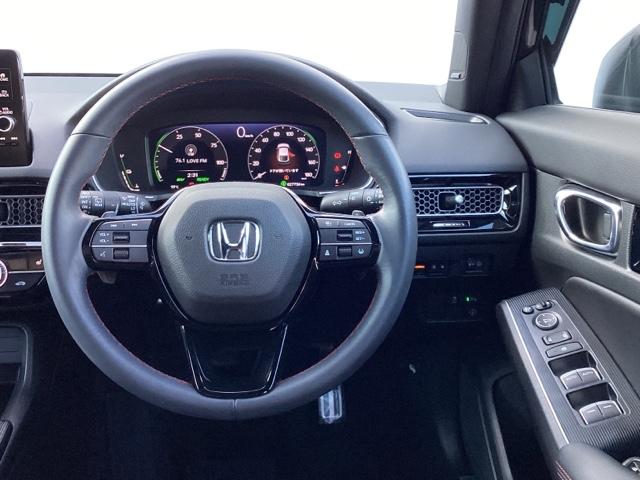 シビック ｅ：ＨＥＶ　ＨｏｎｄａＣＯＮＮＥＣＴディスプレイ　盗難防止システム　クリアランスソナー　オートクルーズコントロール　地デジフルセグ　後カメラ　ＵＳＢポート　パワーステアリング　パワーシート　ＬＥＤライト　エアコン（19枚目）