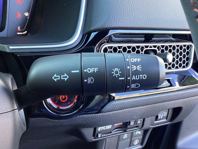 シビック ｅ：ＨＥＶ　ＨｏｎｄａＣＯＮＮＥＣＴディスプレイ　盗難防止システム　クリアランスソナー　オートクルーズコントロール　地デジフルセグ　後カメラ　ＵＳＢポート　パワーステアリング　パワーシート　ＬＥＤライト　エアコン（21枚目）