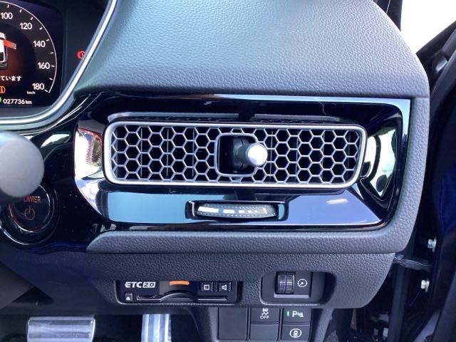 シビック ｅ：ＨＥＶ　ＨｏｎｄａＣＯＮＮＥＣＴディスプレイ　盗難防止システム　クリアランスソナー　オートクルーズコントロール　地デジフルセグ　後カメラ　ＵＳＢポート　パワーステアリング　パワーシート　ＬＥＤライト　エアコン（33枚目）