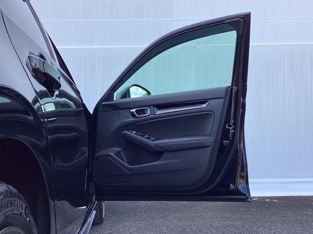 シビック ｅ：ＨＥＶ　ＨｏｎｄａＣＯＮＮＥＣＴディスプレイ　盗難防止システム　クリアランスソナー　オートクルーズコントロール　地デジフルセグ　後カメラ　ＵＳＢポート　パワーステアリング　パワーシート　ＬＥＤライト　エアコン（35枚目）