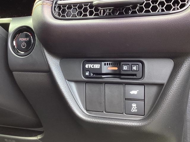 ＺＲ－Ｖ ｅ：ＨＥＶＺ　ＨｏｎｄａＣＯＮＮＥＣＴディスプレイ　レザー　Ｂカメラ　サイドエアバック　パワ－シ－ト　ナビＴＶ　ＬＥＤヘッドライト　ＵＳＢ接続　地デジ　Ｓヒーター　サポカー　ＥＴＣ車載器　パワーステアリング　イモビ（12枚目）