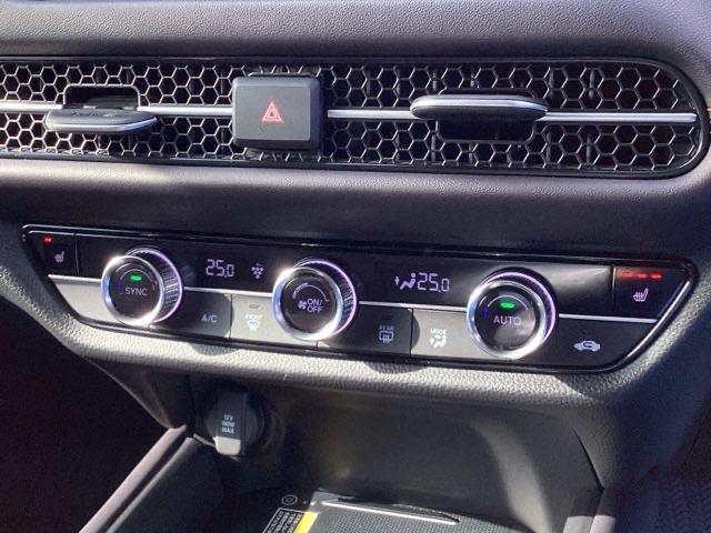 ＺＲ－Ｖ ｅ：ＨＥＶＺ　ＨｏｎｄａＣＯＮＮＥＣＴディスプレイ　レザー　Ｂカメラ　サイドエアバック　パワ－シ－ト　ナビＴＶ　ＬＥＤヘッドライト　ＵＳＢ接続　地デジ　Ｓヒーター　サポカー　ＥＴＣ車載器　パワーステアリング　イモビ（13枚目）