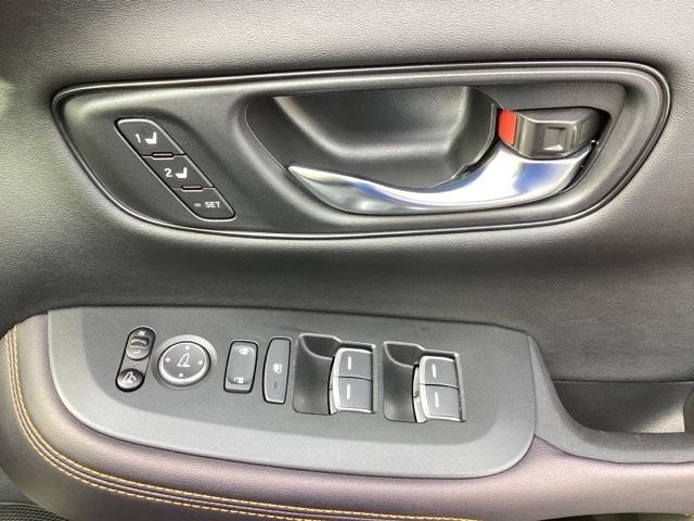 ＺＲ－Ｖ ｅ：ＨＥＶＺ　ＨｏｎｄａＣＯＮＮＥＣＴディスプレイ　レザー　Ｂカメラ　サイドエアバック　パワ－シ－ト　ナビＴＶ　ＬＥＤヘッドライト　ＵＳＢ接続　地デジ　Ｓヒーター　サポカー　ＥＴＣ車載器　パワーステアリング　イモビ（34枚目）