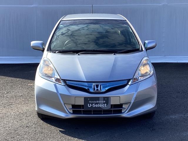 フィットハイブリッド スマートセレクション　メモリーナビ　ＥＴＣ　リアカメラ　ＤＶＤ　スマートキー　オートクルーズコントロール　イモビ　バックカメラ　キーフリー　オートエアコン　ＡＢＳ　パワーウィンドウ　パワーステアリング　ＶＳＡ　ナビＴＶ（7枚目）