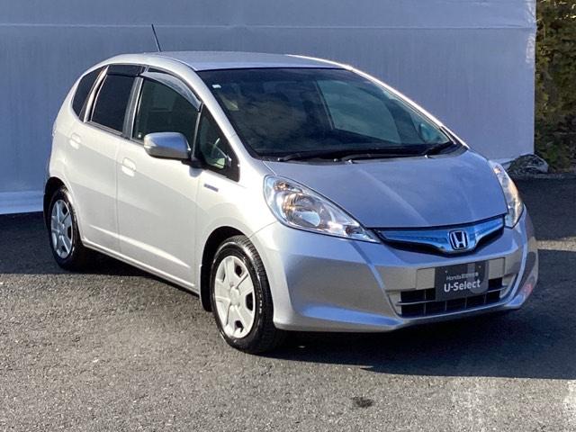 フィットハイブリッド スマートセレクション　メモリーナビ　ＥＴＣ　リアカメラ　ＤＶＤ　スマートキー　オートクルーズコントロール　イモビ　バックカメラ　キーフリー　オートエアコン　ＡＢＳ　パワーウィンドウ　パワーステアリング　ＶＳＡ　ナビＴＶ（8枚目）