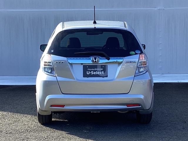 フィットハイブリッド スマートセレクション　メモリーナビ　ＥＴＣ　リアカメラ　ＤＶＤ　スマートキー　オートクルーズコントロール　イモビ　バックカメラ　キーフリー　オートエアコン　ＡＢＳ　パワーウィンドウ　パワーステアリング　ＶＳＡ　ナビＴＶ（10枚目）