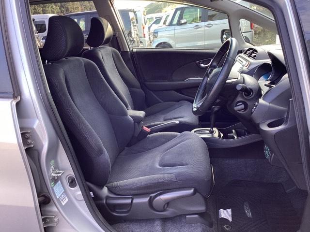 フィットハイブリッド スマートセレクション　メモリーナビ　ＥＴＣ　リアカメラ　ＤＶＤ　スマートキー　オートクルーズコントロール　イモビ　バックカメラ　キーフリー　オートエアコン　ＡＢＳ　パワーウィンドウ　パワーステアリング　ＶＳＡ　ナビＴＶ（17枚目）