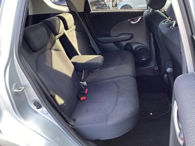 フィットハイブリッド スマートセレクション　メモリーナビ　ＥＴＣ　リアカメラ　ＤＶＤ　スマートキー　オートクルーズコントロール　イモビ　バックカメラ　キーフリー　オートエアコン　ＡＢＳ　パワーウィンドウ　パワーステアリング　ＶＳＡ　ナビＴＶ（18枚目）