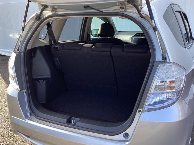 フィットハイブリッド スマートセレクション　メモリーナビ　ＥＴＣ　リアカメラ　ＤＶＤ　スマートキー　オートクルーズコントロール　イモビ　バックカメラ　キーフリー　オートエアコン　ＡＢＳ　パワーウィンドウ　パワーステアリング　ＶＳＡ　ナビＴＶ（19枚目）