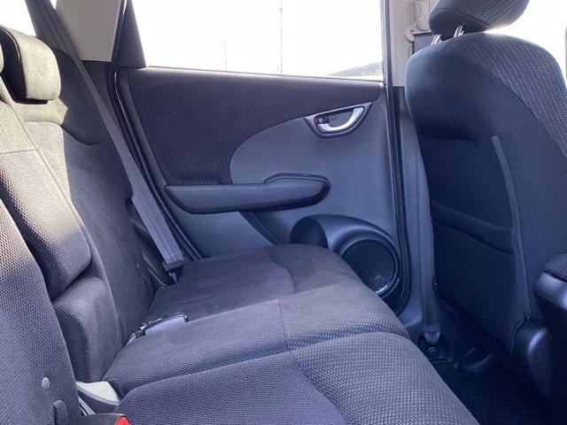 フィットハイブリッド スマートセレクション　メモリーナビ　ＥＴＣ　リアカメラ　ＤＶＤ　スマートキー　オートクルーズコントロール　イモビ　バックカメラ　キーフリー　オートエアコン　ＡＢＳ　パワーウィンドウ　パワーステアリング　ＶＳＡ　ナビＴＶ（27枚目）