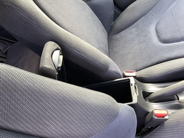 フィットハイブリッド スマートセレクション　メモリーナビ　ＥＴＣ　リアカメラ　ＤＶＤ　スマートキー　オートクルーズコントロール　イモビ　バックカメラ　キーフリー　オートエアコン　ＡＢＳ　パワーウィンドウ　パワーステアリング　ＶＳＡ　ナビＴＶ（32枚目）