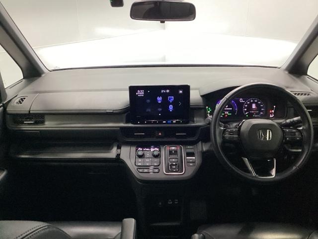 ステップワゴン ｅ：ＨＥＶスパーダ　ＨｏｎｄａＣＯＮＮＥＣＴ対応純正メモリーナビ　リア席モニター　フルオートエアコン　ＥＳＣ　シートヒータ　オートライト　キーフリー　ＬＥＤヘッドランプ　イモビ　ＡＢＳ　リアカメラ　スマートキ　３列シート（2枚目）