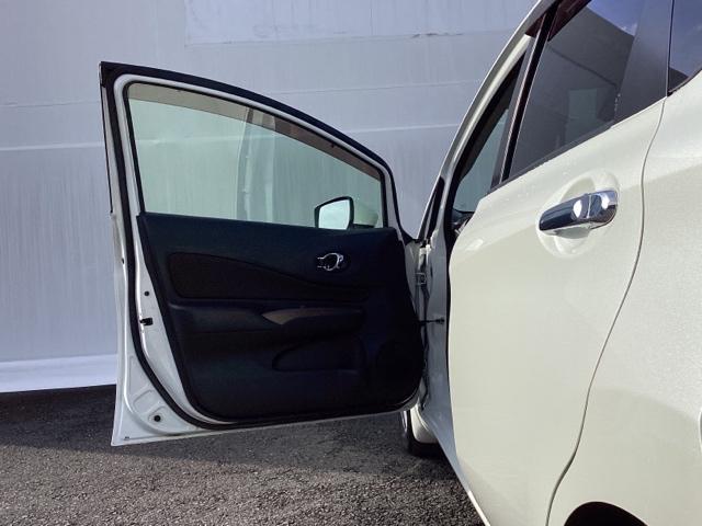 ノート ｅ－パワーメダリスト　メモリーナビ　リアカメラ　ＥＴＣ　被害軽減ブレーキ　ＤＶＤ再生可　ＴＶナビ　ＶＤＣ　ドライブレコーダ　バックモニター　クルコン　フロントカメラ　インテリキー　盗難防止装置　ＬＥＤランプ　キーフリー（26枚目）