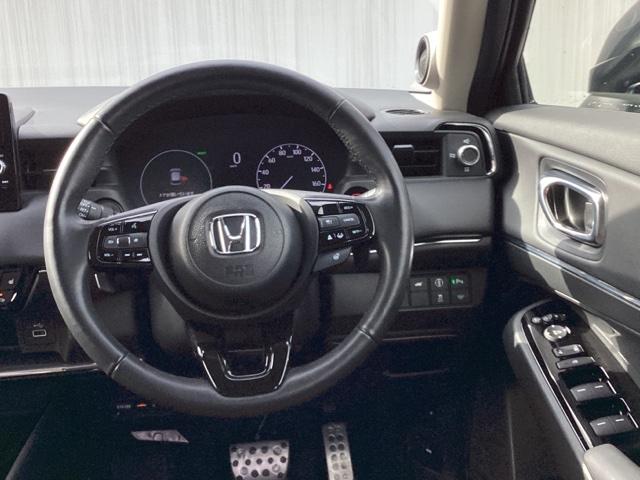 ヴェゼル ｅ：ＨＥＶＺ　メモリーナビ　ＥＴＣ　リアカメラ　衝突回避支援ブレーキ機能　パノラミックビューモニター　スマキ　Ｐトランク　フルオートエアコン　エアバッグ　両席エアバック　Ｒカメ　記録簿付　パワーウィンドウ　ソナー（3枚目）