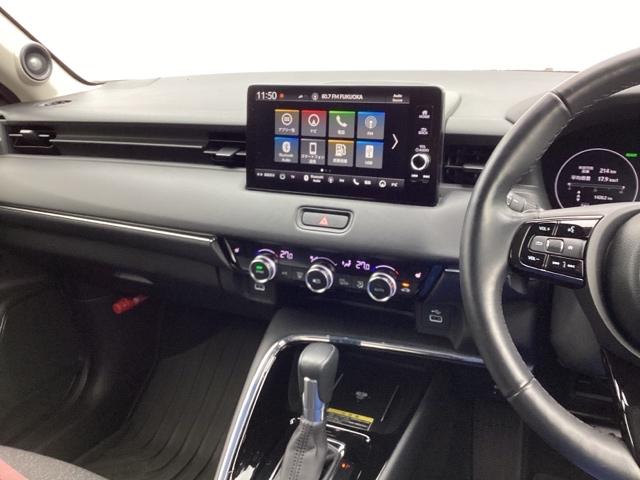 ヴェゼル ｅ：ＨＥＶＺ　メモリーナビ　ＥＴＣ　リアカメラ　衝突回避支援ブレーキ機能　パノラミックビューモニター　スマキ　Ｐトランク　フルオートエアコン　エアバッグ　両席エアバック　Ｒカメ　記録簿付　パワーウィンドウ　ソナー（6枚目）