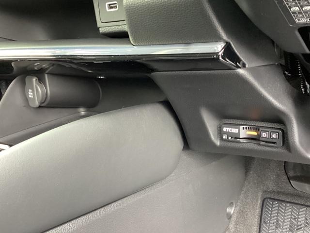 ヴェゼル ｅ：ＨＥＶＺ　メモリーナビ　ＥＴＣ　リアカメラ　衝突回避支援ブレーキ機能　パノラミックビューモニター　スマキ　Ｐトランク　フルオートエアコン　エアバッグ　両席エアバック　Ｒカメ　記録簿付　パワーウィンドウ　ソナー（13枚目）