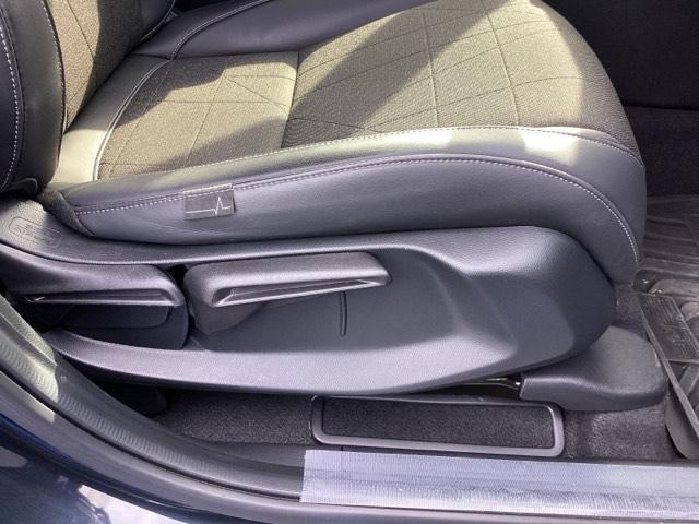 ヴェゼル ｅ：ＨＥＶＺ　メモリーナビ　ＥＴＣ　リアカメラ　衝突回避支援ブレーキ機能　パノラミックビューモニター　スマキ　Ｐトランク　フルオートエアコン　エアバッグ　両席エアバック　Ｒカメ　記録簿付　パワーウィンドウ　ソナー（24枚目）