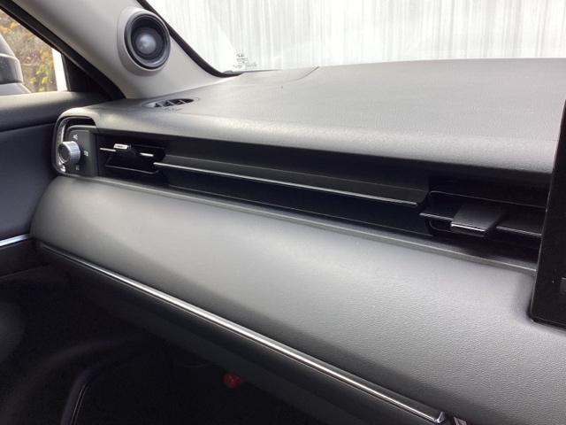 ヴェゼル ｅ：ＨＥＶＺ　メモリーナビ　ＥＴＣ　リアカメラ　衝突回避支援ブレーキ機能　パノラミックビューモニター　スマキ　Ｐトランク　フルオートエアコン　エアバッグ　両席エアバック　Ｒカメ　記録簿付　パワーウィンドウ　ソナー（31枚目）