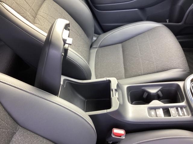 ヴェゼル ｅ：ＨＥＶＺ　メモリーナビ　ＥＴＣ　リアカメラ　衝突回避支援ブレーキ機能　パノラミックビューモニター　スマキ　Ｐトランク　フルオートエアコン　エアバッグ　両席エアバック　Ｒカメ　記録簿付　パワーウィンドウ　ソナー（32枚目）