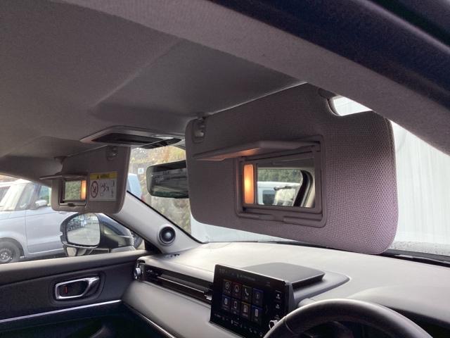 ヴェゼル ｅ：ＨＥＶＺ　メモリーナビ　ＥＴＣ　リアカメラ　衝突回避支援ブレーキ機能　パノラミックビューモニター　スマキ　Ｐトランク　フルオートエアコン　エアバッグ　両席エアバック　Ｒカメ　記録簿付　パワーウィンドウ　ソナー（33枚目）