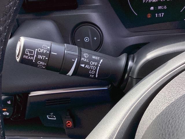 ヴェゼル ｅ：ＨＥＶＺ　メモリーナビ　ＥＴＣ　リアカメラ　衝突回避支援ブレーキ機能　パノラミックビューモニター　スマキ　Ｐトランク　フルオートエアコン　エアバッグ　両席エアバック　Ｒカメ　記録簿付　パワーウィンドウ　ソナー（35枚目）