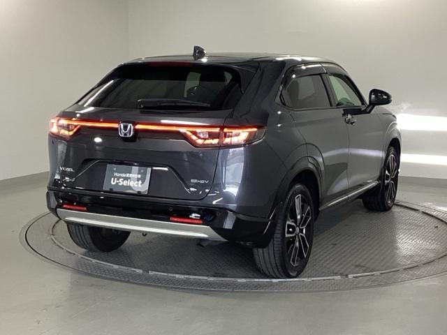 ヴェゼル ｅ：ＨＥＶＺ　純正メモリーナビ　ドラレコ　リアカメラ　衝突回避支援ブレーキ機能　スマキ　フルオートエアコン　Ｄレコ　エアバッグ　両席エアバック　Ｒカメ　記録簿付　パワーウィンドウ　ＬＥＤランプ　ソナー　クルーズＣ（8枚目）