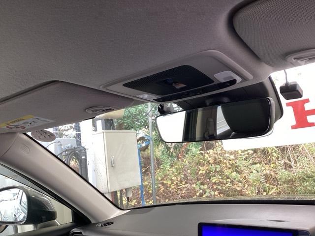ヴェゼル ｅ：ＨＥＶＺ　純正メモリーナビ　ドラレコ　リアカメラ　衝突回避支援ブレーキ機能　スマキ　フルオートエアコン　Ｄレコ　エアバッグ　両席エアバック　Ｒカメ　記録簿付　パワーウィンドウ　ＬＥＤランプ　ソナー　クルーズＣ（10枚目）