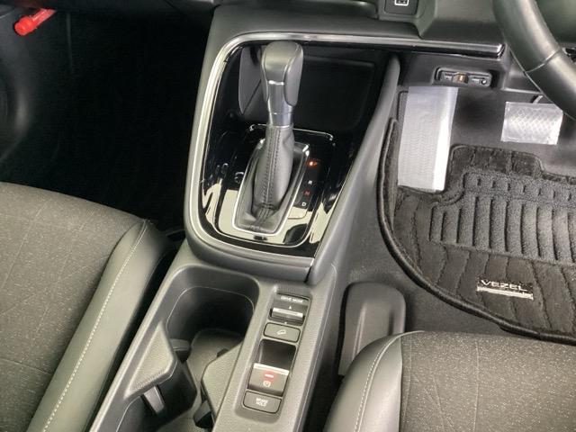 ヴェゼル ｅ：ＨＥＶＺ　純正メモリーナビ　ドラレコ　リアカメラ　衝突回避支援ブレーキ機能　スマキ　フルオートエアコン　Ｄレコ　エアバッグ　両席エアバック　Ｒカメ　記録簿付　パワーウィンドウ　ＬＥＤランプ　ソナー　クルーズＣ（13枚目）