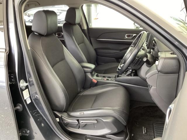 ヴェゼル ｅ：ＨＥＶＺ　純正メモリーナビ　ドラレコ　リアカメラ　衝突回避支援ブレーキ機能　スマキ　フルオートエアコン　Ｄレコ　エアバッグ　両席エアバック　Ｒカメ　記録簿付　パワーウィンドウ　ＬＥＤランプ　ソナー　クルーズＣ（16枚目）