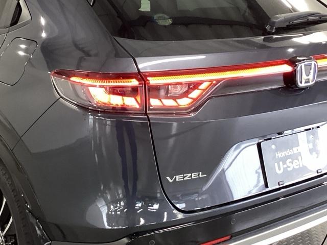 ヴェゼル ｅ：ＨＥＶＺ　純正メモリーナビ　ドラレコ　リアカメラ　衝突回避支援ブレーキ機能　スマキ　フルオートエアコン　Ｄレコ　エアバッグ　両席エアバック　Ｒカメ　記録簿付　パワーウィンドウ　ＬＥＤランプ　ソナー　クルーズＣ（28枚目）