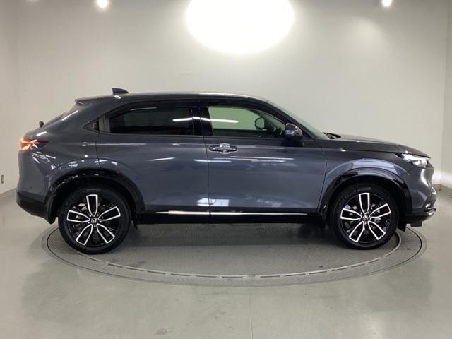 ヴェゼル ｅ：ＨＥＶＺ　純正メモリーナビ　ドラレコ　リアカメラ　衝突回避支援ブレーキ機能　スマキ　フルオートエアコン　Ｄレコ　エアバッグ　両席エアバック　Ｒカメ　記録簿付　パワーウィンドウ　ＬＥＤランプ　ソナー　クルーズＣ（32枚目）