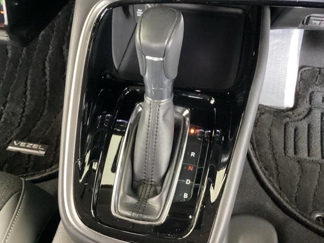 ヴェゼル ｅ：ＨＥＶＺ　純正メモリーナビ　ドラレコ　リアカメラ　衝突回避支援ブレーキ機能　スマキ　フルオートエアコン　Ｄレコ　エアバッグ　両席エアバック　Ｒカメ　記録簿付　パワーウィンドウ　ＬＥＤランプ　ソナー　クルーズＣ（39枚目）