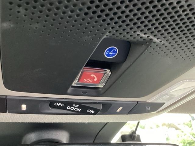 ヴェゼル ｅ：ＨＥＶＺ　純正メモリーナビ　ドラレコ　リアカメラ　衝突回避支援ブレーキ機能　スマキ　フルオートエアコン　Ｄレコ　エアバッグ　両席エアバック　Ｒカメ　記録簿付　パワーウィンドウ　ＬＥＤランプ　ソナー　クルーズＣ（50枚目）