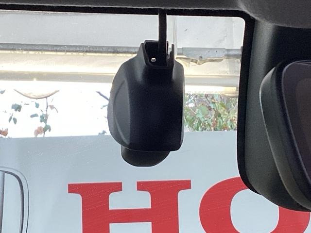 ヴェゼル ｅ：ＨＥＶＺ　純正メモリーナビ　ドラレコ　リアカメラ　衝突回避支援ブレーキ機能　スマキ　フルオートエアコン　Ｄレコ　エアバッグ　両席エアバック　Ｒカメ　記録簿付　パワーウィンドウ　ＬＥＤランプ　ソナー　クルーズＣ（52枚目）