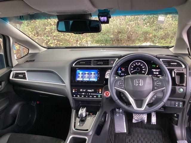 シャトル ハイブリッドＸホンダセンシング　純正メモリーナビ　シートヒーター　ＥＴＣ　横滑抑制　リヤカメラ　スマ－トキ－　イモビ　ＴＶナビ　サイドエアバッグ　キーレス　ＵＳＢ　ＤＶＤ再生機能　ＥＣＯＮ　クルコン　パワーウィンドウ　Ｗエアバック（2枚目）