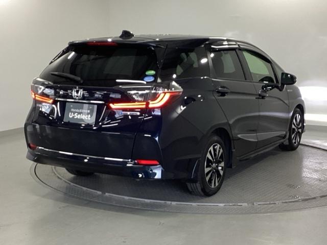 シャトル ハイブリッドＸホンダセンシング　純正メモリーナビ　シートヒーター　ＥＴＣ　横滑抑制　リヤカメラ　スマ－トキ－　イモビ　ＴＶナビ　サイドエアバッグ　キーレス　ＵＳＢ　ＤＶＤ再生機能　ＥＣＯＮ　クルコン　パワーウィンドウ　Ｗエアバック（8枚目）