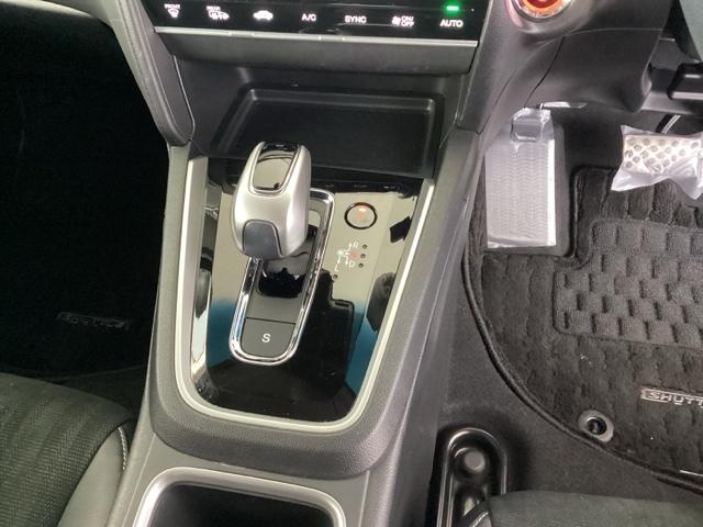 シャトル ハイブリッドＸホンダセンシング　純正メモリーナビ　シートヒーター　ＥＴＣ　横滑抑制　リヤカメラ　スマ－トキ－　イモビ　ＴＶナビ　サイドエアバッグ　キーレス　ＵＳＢ　ＤＶＤ再生機能　ＥＣＯＮ　クルコン　パワーウィンドウ　Ｗエアバック（13枚目）