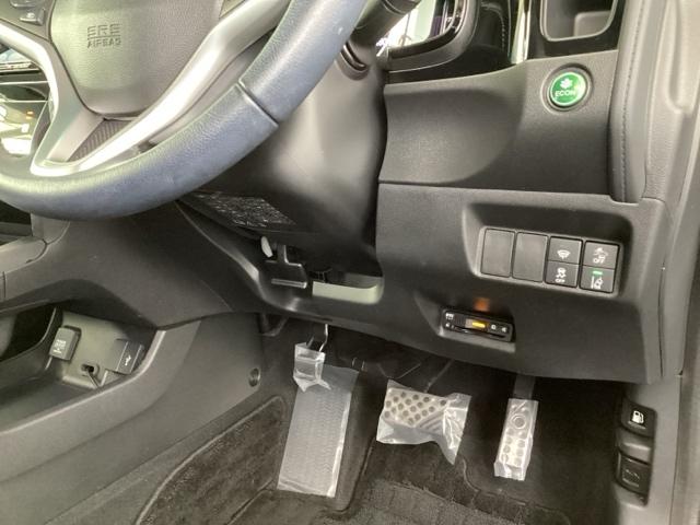 シャトル ハイブリッドＸホンダセンシング　純正メモリーナビ　シートヒーター　ＥＴＣ　横滑抑制　リヤカメラ　スマ－トキ－　イモビ　ＴＶナビ　サイドエアバッグ　キーレス　ＵＳＢ　ＤＶＤ再生機能　ＥＣＯＮ　クルコン　パワーウィンドウ　Ｗエアバック（15枚目）