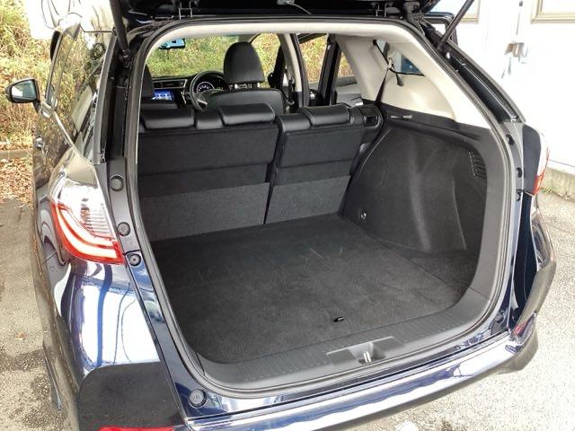 シャトル ハイブリッドＸホンダセンシング　純正メモリーナビ　シートヒーター　ＥＴＣ　横滑抑制　リヤカメラ　スマ－トキ－　イモビ　ＴＶナビ　サイドエアバッグ　キーレス　ＵＳＢ　ＤＶＤ再生機能　ＥＣＯＮ　クルコン　パワーウィンドウ　Ｗエアバック（18枚目）