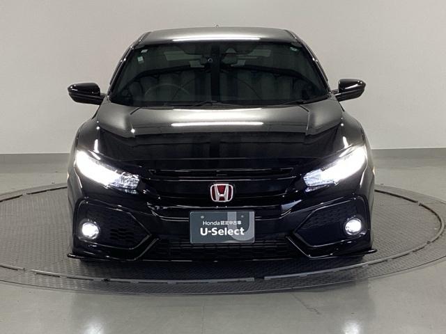 シビック ハッチバック　純正メモリーナビ　リアカメラ　ＥＴＣ　追突軽減ブレーキ　盗難防止装置　Ｂモニター　整備記録簿　横滑防止　シートヒーター付き　ＬＥＤライト　フルセグＴＶ　スマートキー　ＡＡＣ　ナビ・ＴＶ　オートクルーズ（6枚目）