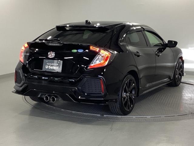 シビック ハッチバック　純正メモリーナビ　リアカメラ　ＥＴＣ　追突軽減ブレーキ　盗難防止装置　Ｂモニター　整備記録簿　横滑防止　シートヒーター付き　ＬＥＤライト　フルセグＴＶ　スマートキー　ＡＡＣ　ナビ・ＴＶ　オートクルーズ（8枚目）